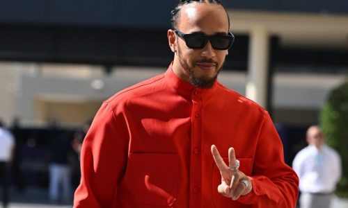 Хамилтън призовава да „прегърнете промяната“ след смяната на Ferrari