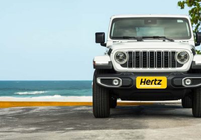 Hertz ще ви наеме Jeep Wrangler със скрити гумени патета вътре