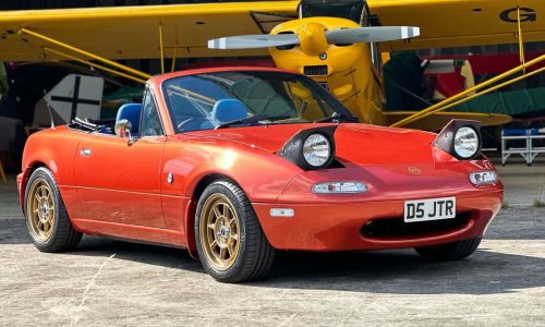 Компания от Обединеното кралство доставя Miatas, задвижвани от V-6, в Америка