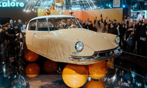 Бившият шеф на състезанията за издръжливост Жерар Нево взема ретромобил в Ню Йорк