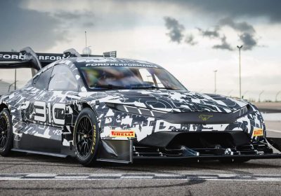 Ford се изкачва на Пайкс Пийк с този безумен Mustang Mach-E